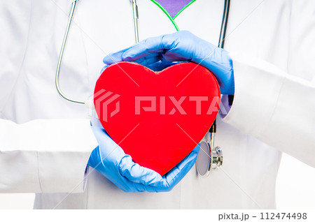 doctor holding red heart 112474498