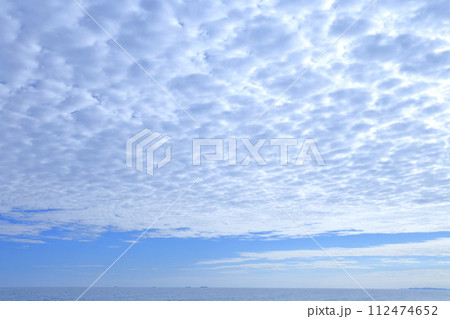 空を覆う雲 112474652