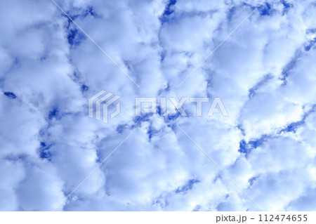 空を覆う雲 112474655