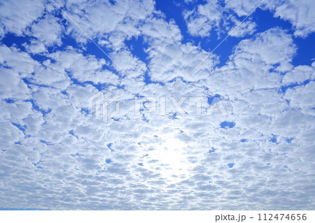 空を覆う雲 112474656