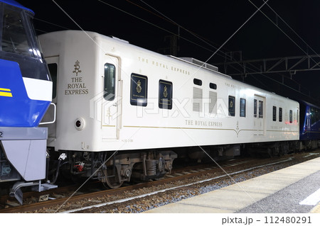 【東急】夜のマニ50形〜THE ROYAL EXPRESS〜（予讃線：多度津駅） 112480291