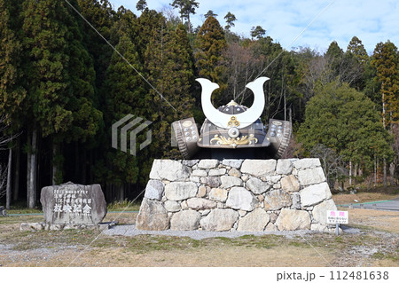 小谷城山麓の大河ドラマ放映記念の巨大兜 112481638