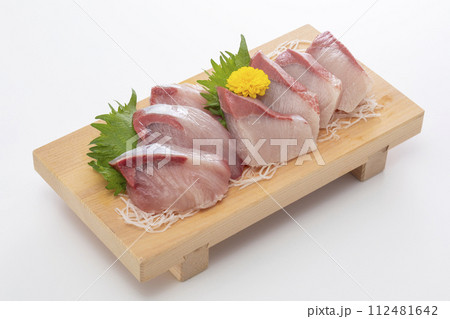 ぶりの刺身 112481642