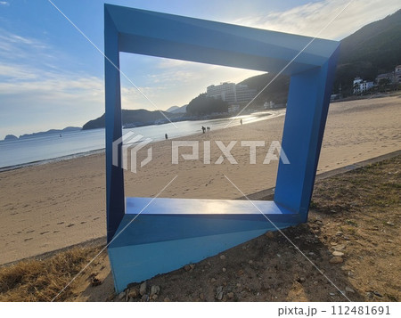 beach sculpture 112481691