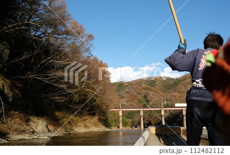 長瀞ライン下りで紅葉の秋を堪能する 112482112