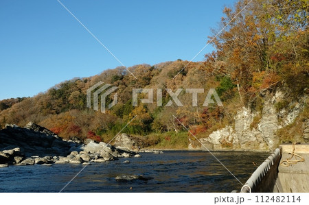 長瀞ライン下りで紅葉の秋を堪能する 112482114