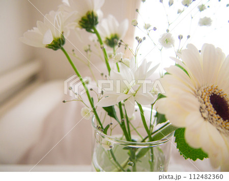 インテリアグリーン　フラワーブーケ 112482360