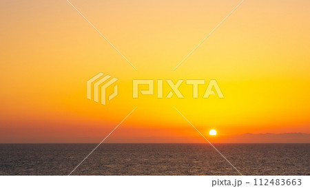 夕陽と海（柏崎市・御野立公園にて） 112483663