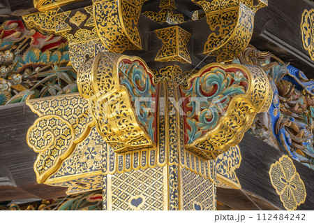 京都　元離宮二条城　唐門　細やかな彫刻 112484242