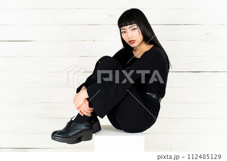 ファッションモデル ファッションモデル 112485129