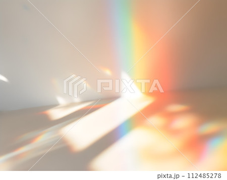 エレガントなホログラフィックのキラキラ背景（ベージュトーン） 112485278