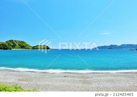 三重県　青空の豊浦海岸 112485465