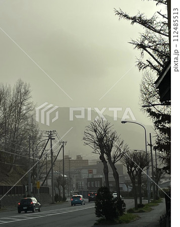 黄砂に覆われる街1 112485513