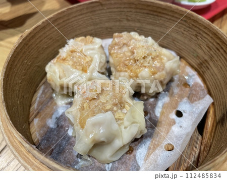 カニ焼売 セイロで蒸したホクホク中華点心 カニ焼売 セイロで蒸したホクホク中華点心 112485834