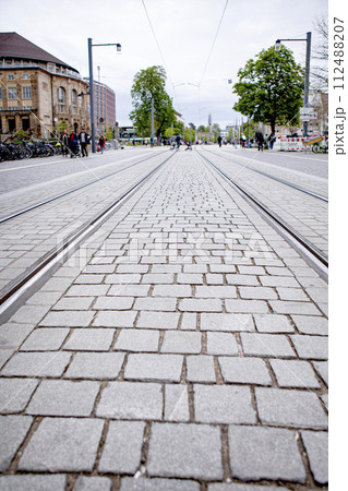 ドイツ、フライブルクの街並み 112488207