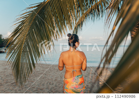 Woman walking on the beach in the morning 112490986