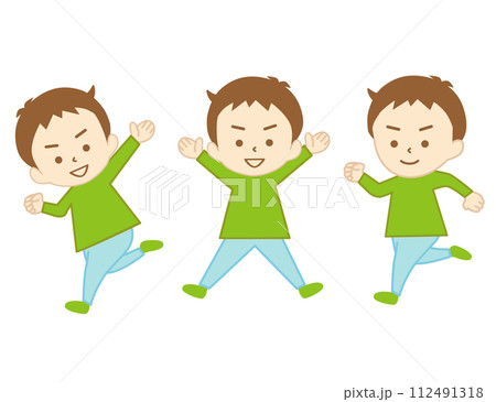 手を振り走り、ジャンプする、男の子の同一人物の三点セット③ 112491318