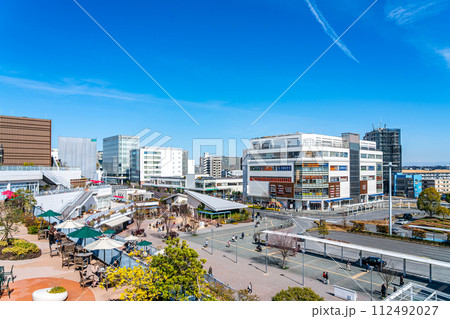 【神奈川県】綺麗な青空が広がる辻堂駅周辺の街並み 【神奈川県】綺麗な青空が広がる辻堂駅周辺の街並み 112492027