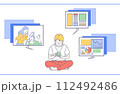 スマートフォンでテレワーク中に映像や資料を提示しながらオンラインミーティングをする男性のイラスト 112492486