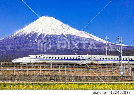 【静岡県_富士市_新幹線】青空の中の富士山と東海道新幹線 【静岡県_富士市_新幹線】青空の中の富士山と東海道新幹線 112493832