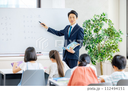 学校　授業イメージ 112494151