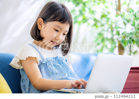 小学生　パソコン　家 112494211