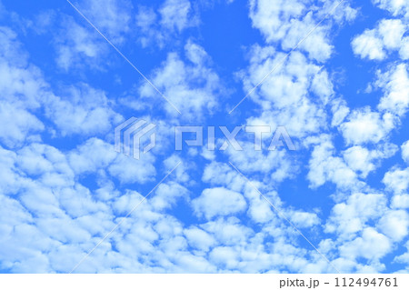 空を覆う雲 112494761