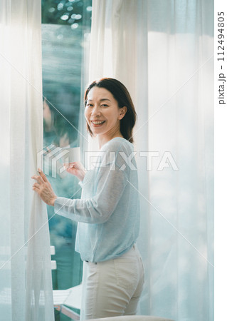 a forty-something woman 112494805