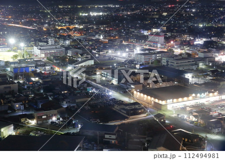 秋田市の街の夜景 秋田県 秋田市 秋田市の街の夜景 秋田県 秋田市 112494981