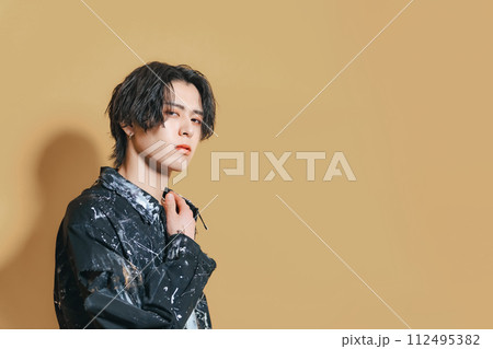 男性のファッション・美容イメージ メンズコスメ 男性のファッション・美容イメージ メンズコスメ 112495382
