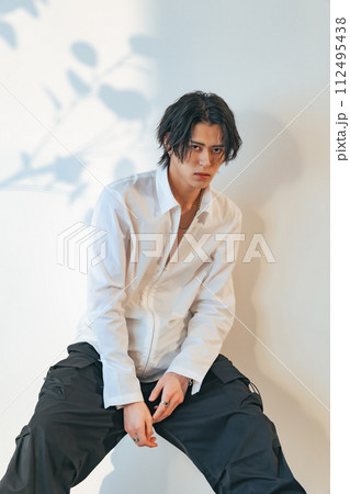 男性のファッション・美容イメージ　メンズコスメ 112495438