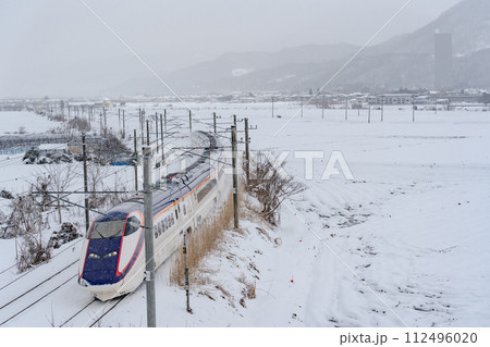 東北 新幹線 鉄道 雪景色 雪国 旅  112496020