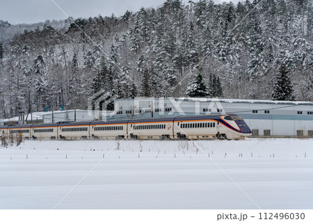 東北 新幹線 鉄道 雪国 電車 雪景色 旅 112496030