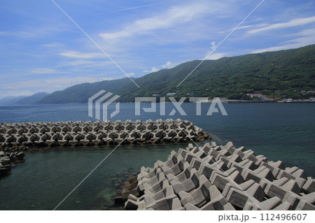 愛媛県三崎町　三崎港付近の風景 112496607