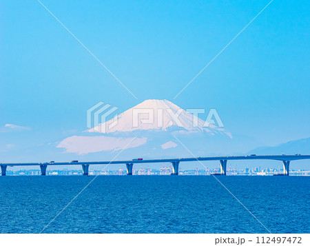 袖ヶ浦海岸から見たアクアラインと青い空と海と富士山 袖ヶ浦海岸から見たアクアラインと青い空と海と富士山 112497472