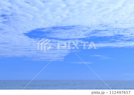 空を覆う雲 空を覆う雲 112497657