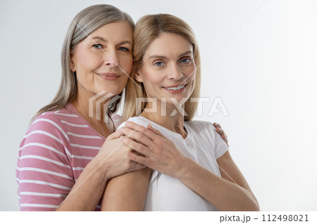Mom hugging her daughter and smiling happily 112498021