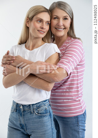 Mom hugging her daughter and smiling happily 112498025