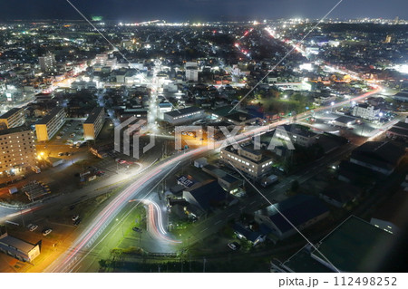 秋田市の街の夜景 秋田県 秋田市 秋田市の街の夜景 秋田県 秋田市 112498252