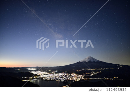 フジヤマツインテラスより河口湖を望む　＜新道峠＞ 112498935