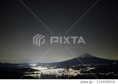 フジヤマツインテラスより河口湖を望む　＜新道峠＞ 112499018