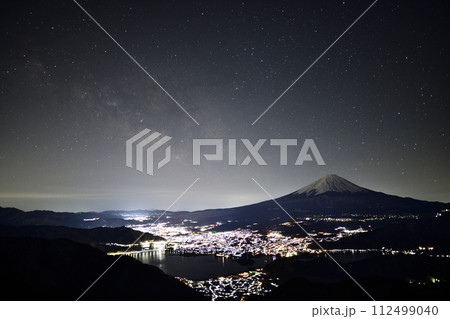 フジヤマツインテラスより河口湖を望む　＜新道峠＞ 112499040