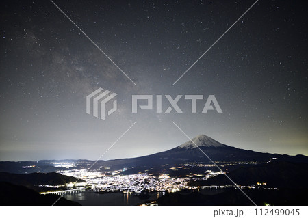 フジヤマツインテラスより河口湖を望む　＜新道峠＞ 112499045