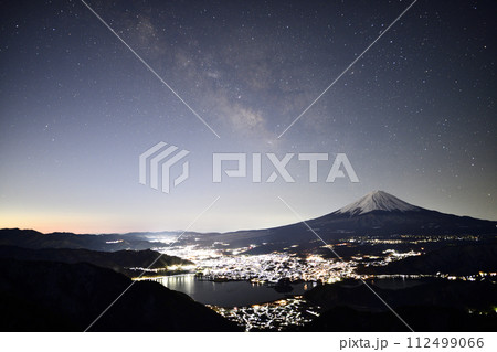 フジヤマツインテラスより河口湖を望む　＜新道峠＞ 112499066