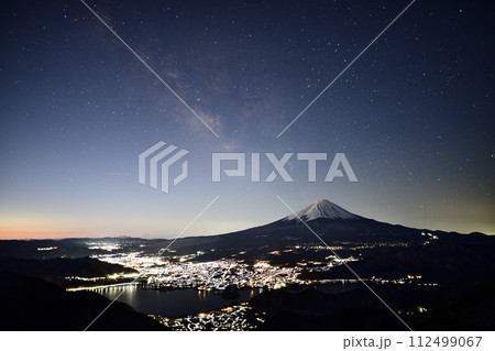 フジヤマツインテラスより河口湖を望む　＜新道峠＞ 112499067