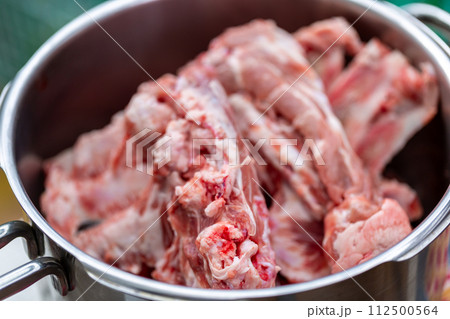 精肉店から出る骨と軟骨の廃棄物　犬の餌 112500564