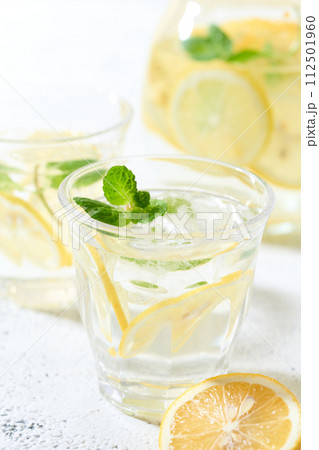 レモンウォーター 112501960