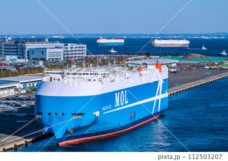 日本の横浜都市景観 3船揃い踏み、圧巻の自動車運搬船（連続写真あり）。大黒ふ頭や東京湾に 112503207