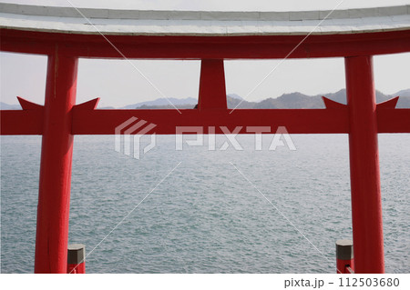 瀬戸内の海中鳥居 瀬戸内の海中鳥居 112503680