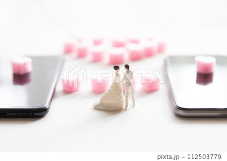 スマホ恋愛イメージ 結婚 婚活 マッチングアプリ 出会い 婚活アプリ スマホ恋愛イメージ 結婚 婚活 マッチングアプリ 出会い 婚活アプリ 112503779